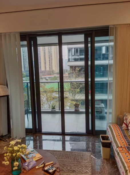 10 Benefits of Installing Retractable Window Fly Screens in Your Home