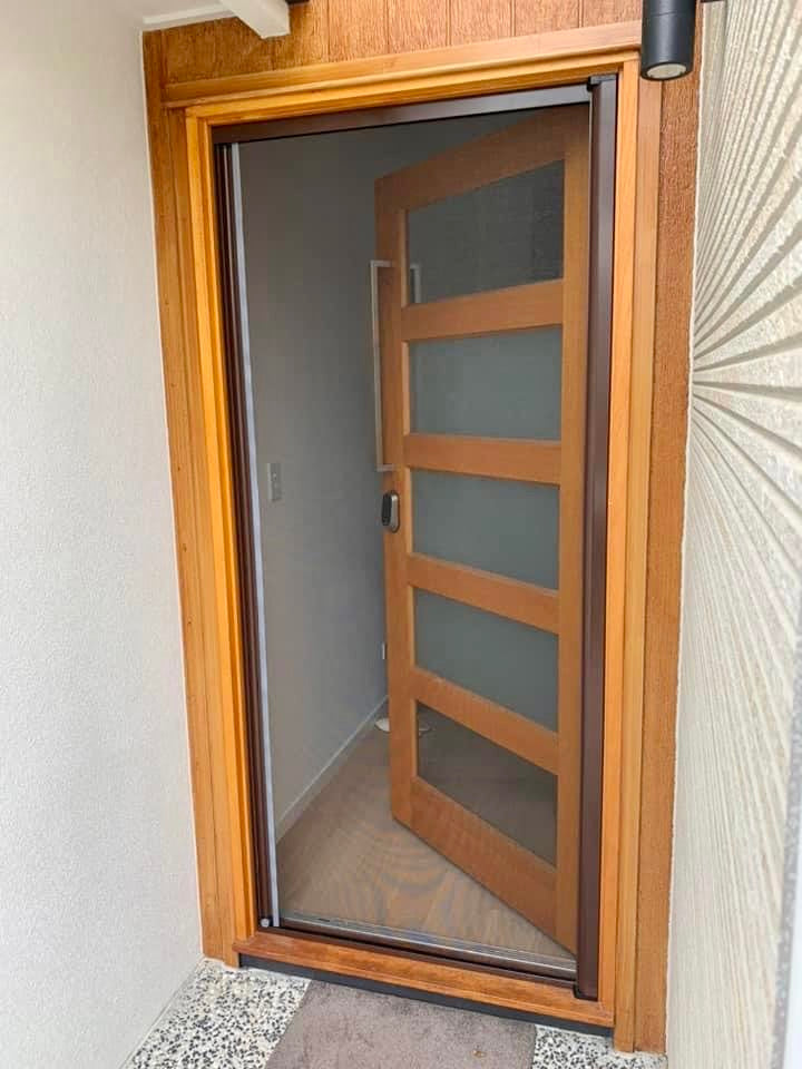 Single Door Retractable Fly Screen